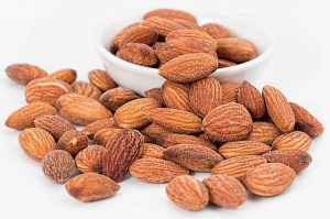 almonds-1768792_640 (1)
